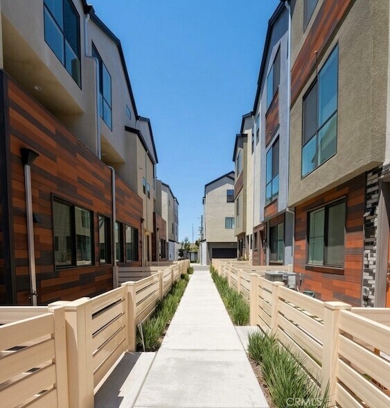 Building Photo - 5868 Linden Ave