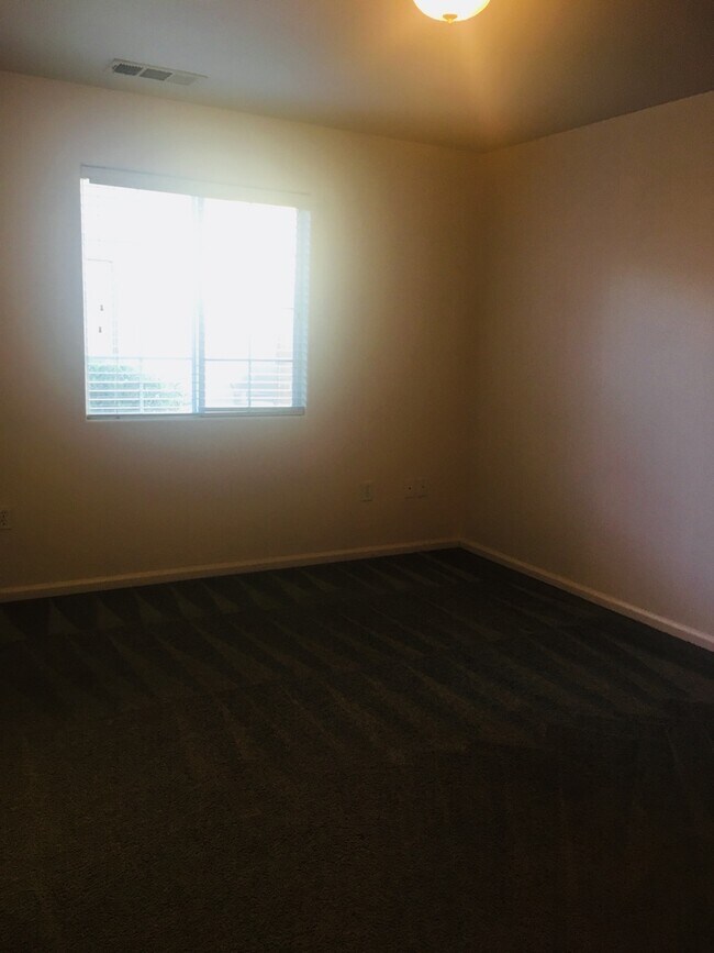 Foto del edificio - Spacious Apartment!!!