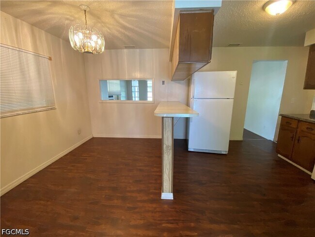 Building Photo - 7906 Suncoast Dr