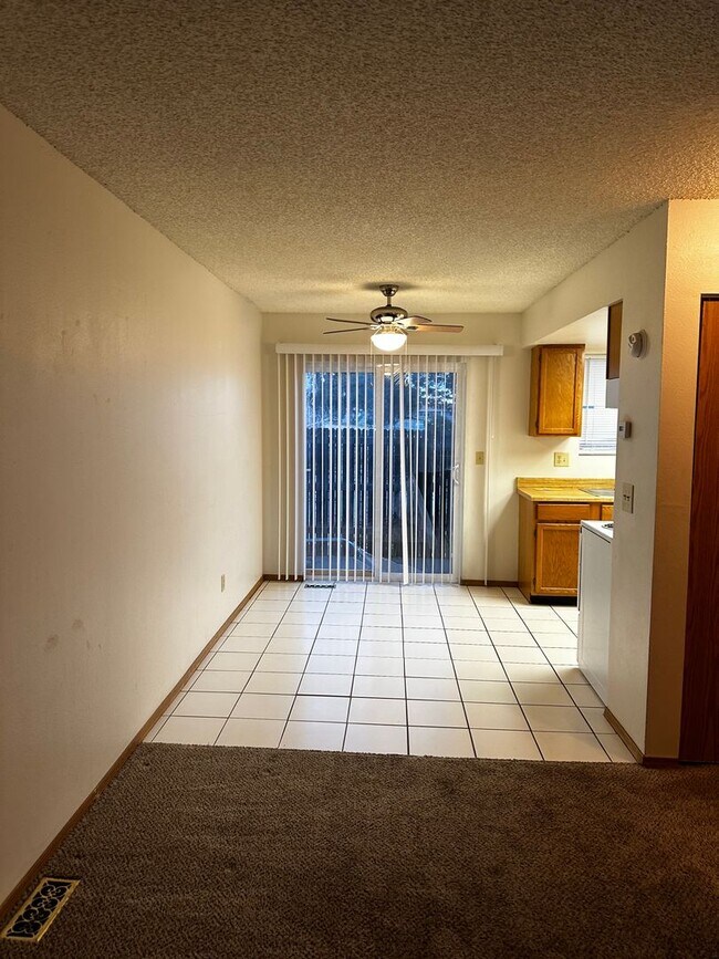 Building Photo - Nice 2 bedroom townhome on Soaring Eagle!