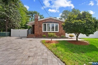 Building Photo - 26 Dapp Ct