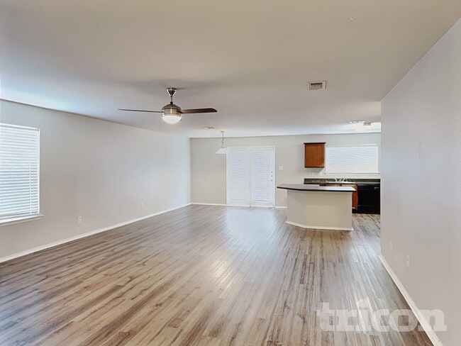 Building Photo - 208 Silver Spur Dr