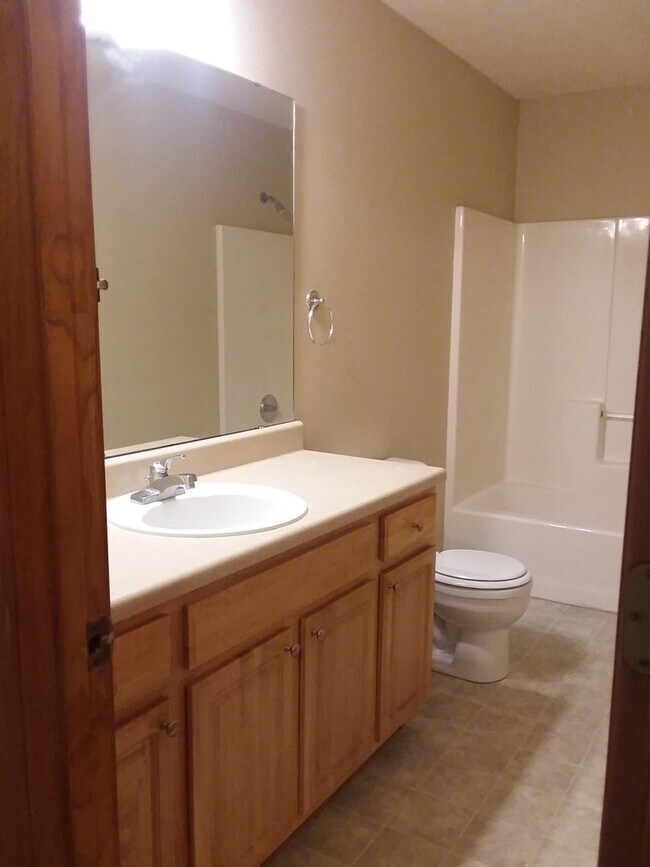 Building Photo - 4 Bed 3 Bath house for rent!!