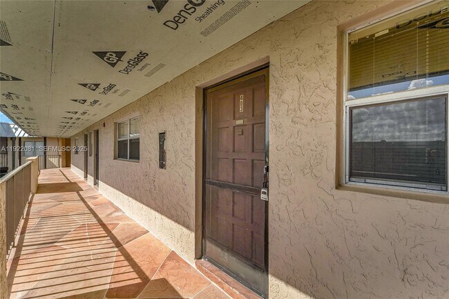 Building Photo - 6101 N Falls Cir Dr