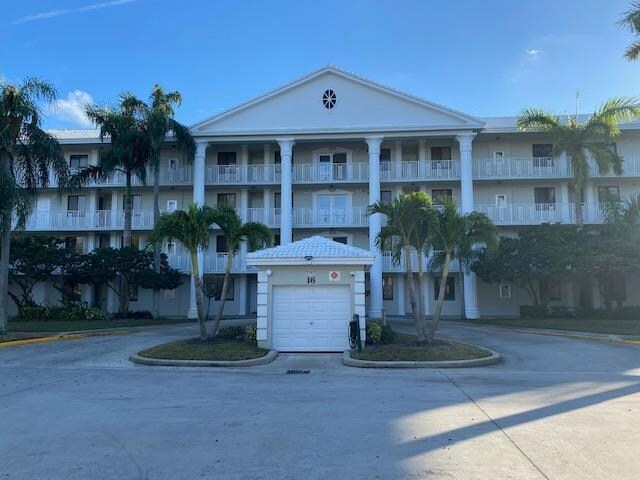 Foto principal - 2561 Village Blvd