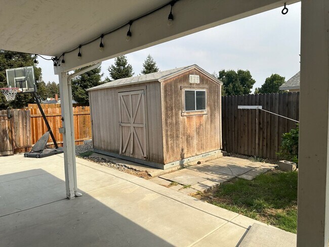 Building Photo - 5217 W Howard Ct