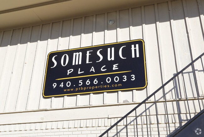 Building Photo - Somesuch Place
