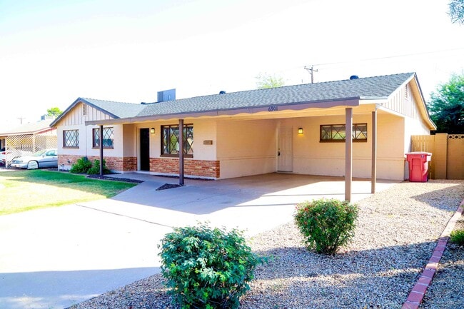 Building Photo - 6901 E Latham St
