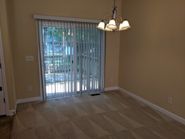 Building Photo - 810 Royal Oaks Dr