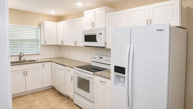 Building Photo - 213 Foxwood Dr