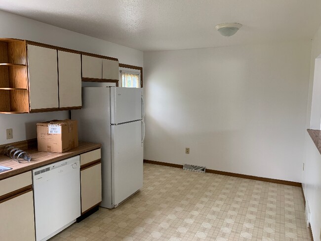 Building Photo - 2911 Hemlock Dr