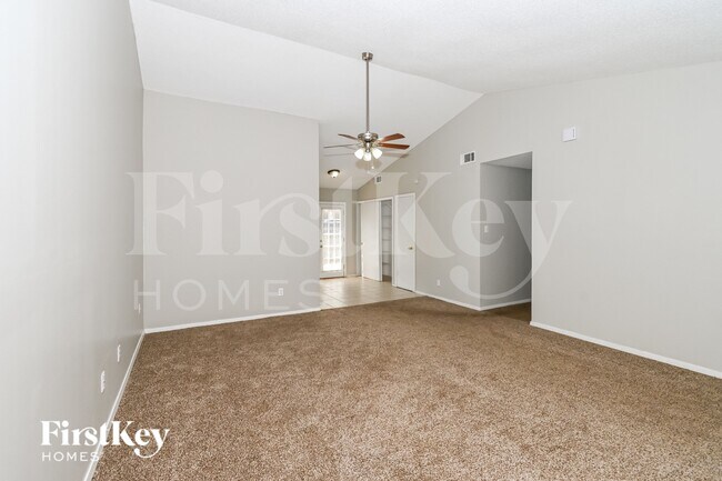 Foto del edificio - 5765 Ashridge Pl