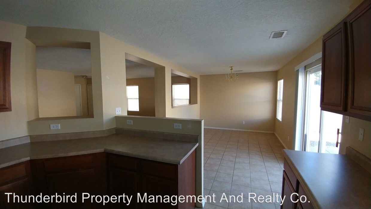 Foto principal - 653 Troon Dr SE