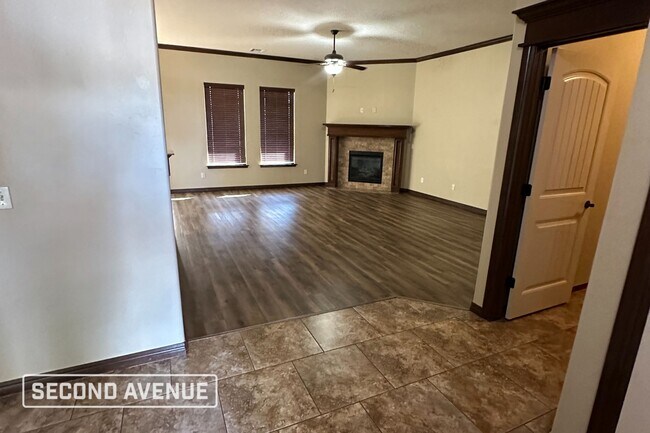 Foto del edificio - 1204 SummerHill Dr