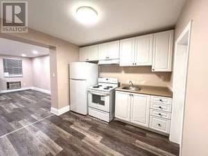 Photo du bâtiment - 42A Squires Ave