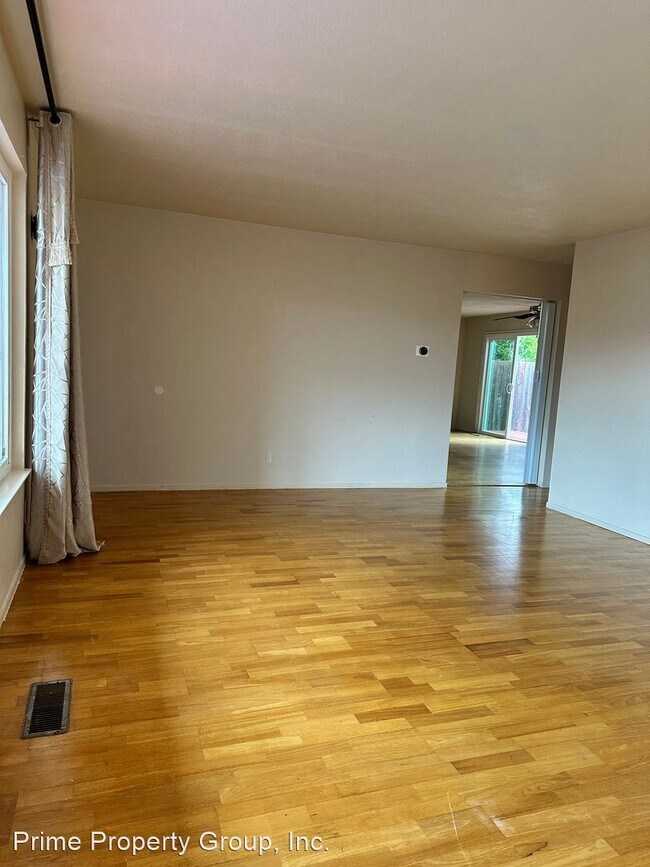 Building Photo - 3 br, 2 bath House - 626 28th St.