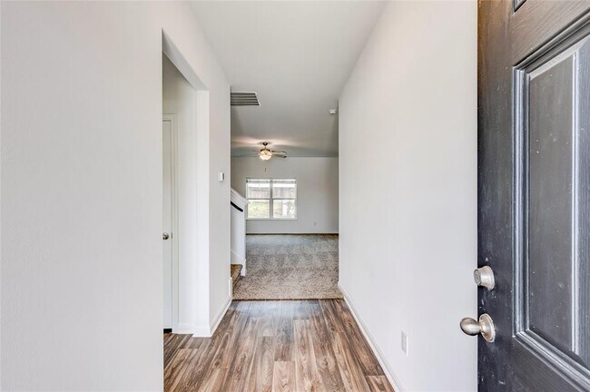 Foto del edificio - 117 Fairfax Ln