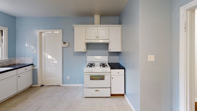 Foto del edificio - 6532 Lindenhurst Ave