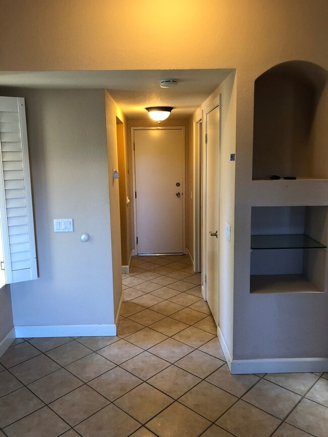 Foto del edificio - 2 Bed, 2.5 Bath Two-Story Condo with Garage