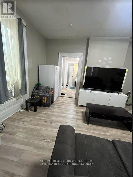 Building Photo - 106 Kent St