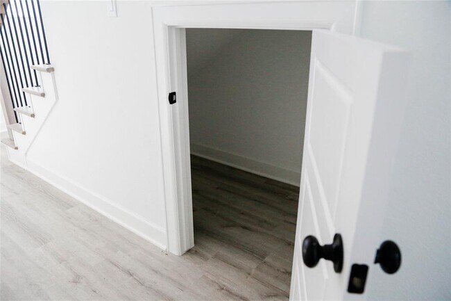 Foto del edificio - 8320 Colonial Ln