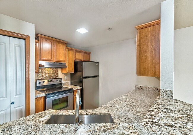 Building Photo - One Bed/One Bath condo at The Carlisle