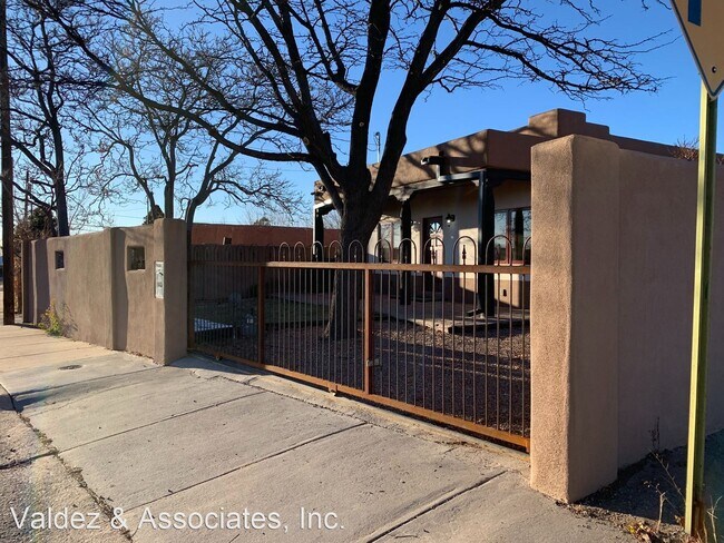 Building Photo - 3 br, 2 bath House - 1325 Hickox Street