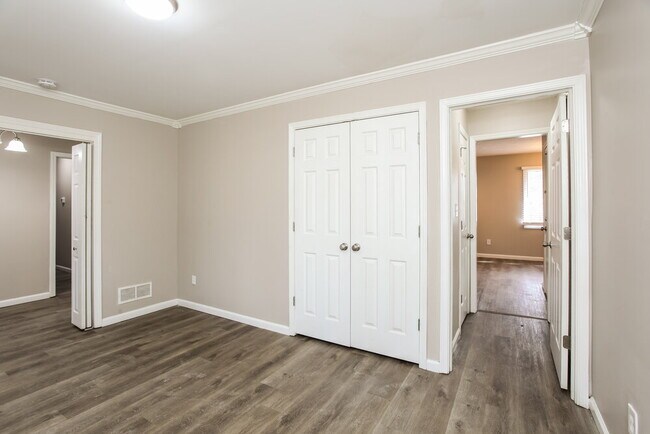 Foto del edificio - 7419 Cherryhill Dr