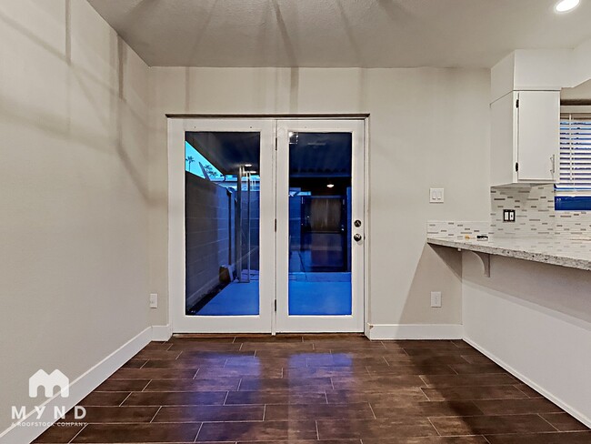 Building Photo - 8243 E Thomas Rd