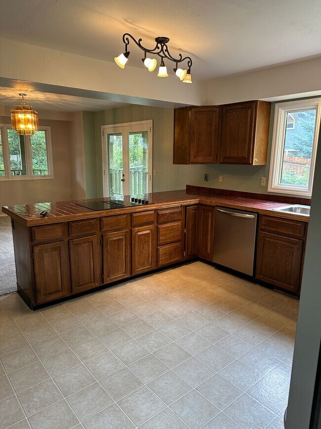 Foto del edificio - Kempton Hills 3 Bedroom/2.75 Bath Home with Sauna!