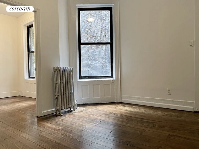 Foto del edificio - 215 E 4th St