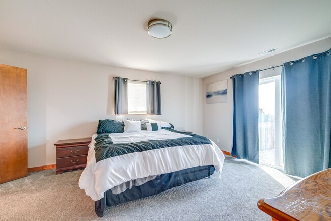 Building Photo - 975 S Sand Dune Ave SW