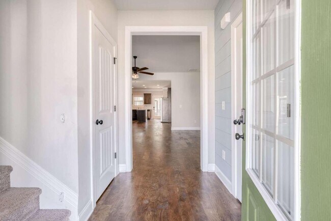 Foto del edificio - 428 Meadow Vista Ln