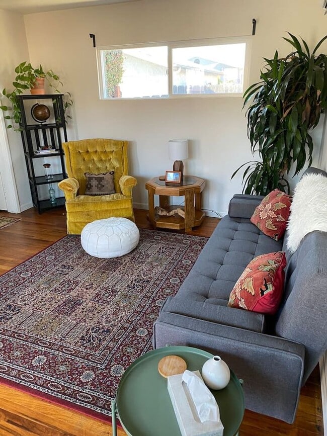 Building Photo - Beautiful, Bright Normal Heights cottage!