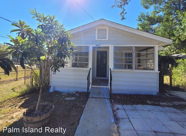 Building Photo - 3 br, 1 bath House - 3703 W Mallory St