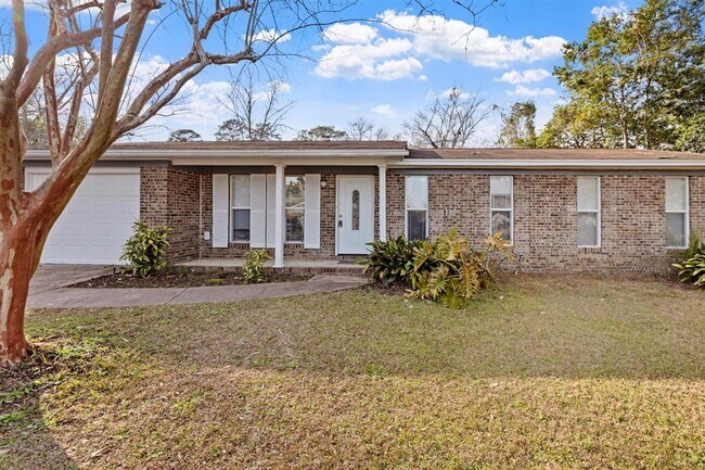 Building Photo - GORGEOUS 3/2 in Eastgate w/ Granite Counte...