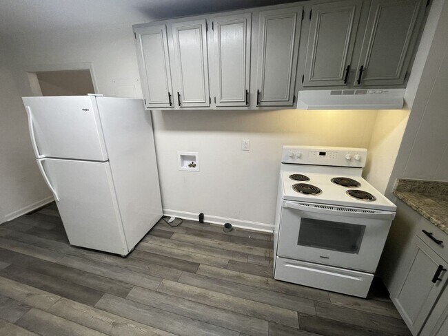 Foto del edificio - 2 Bedroom 1 Bathroom Duplex Downtown Raleigh!