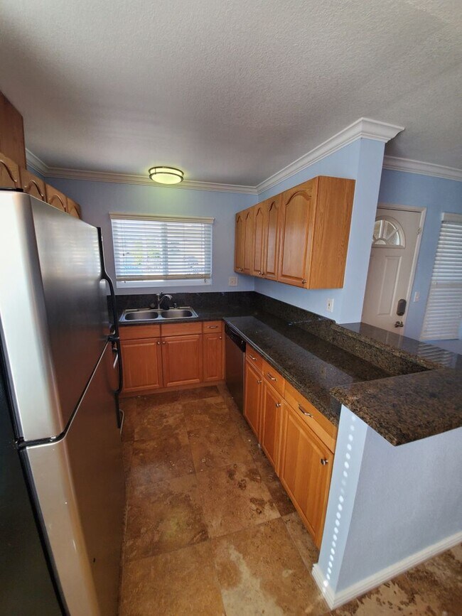Foto del edificio - Beautiful 1BD/1BA Condo Blocks from the Be...