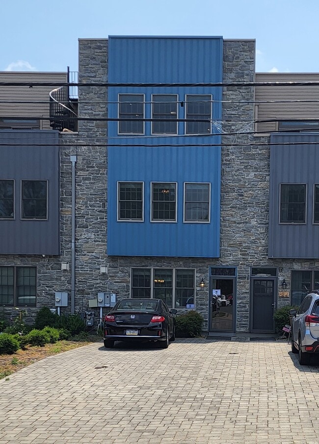 Parking in Front for 2 Cars - 846 Northwestern Ave Townhome