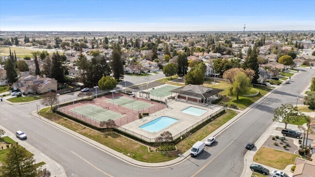 Foto del edificio - 9506 Ravenrock Dr