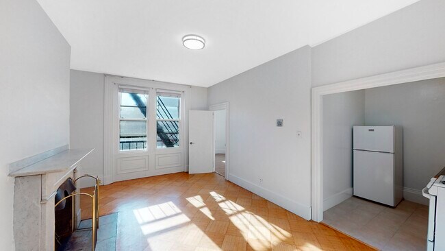 Building Photo - 397 Beacon St