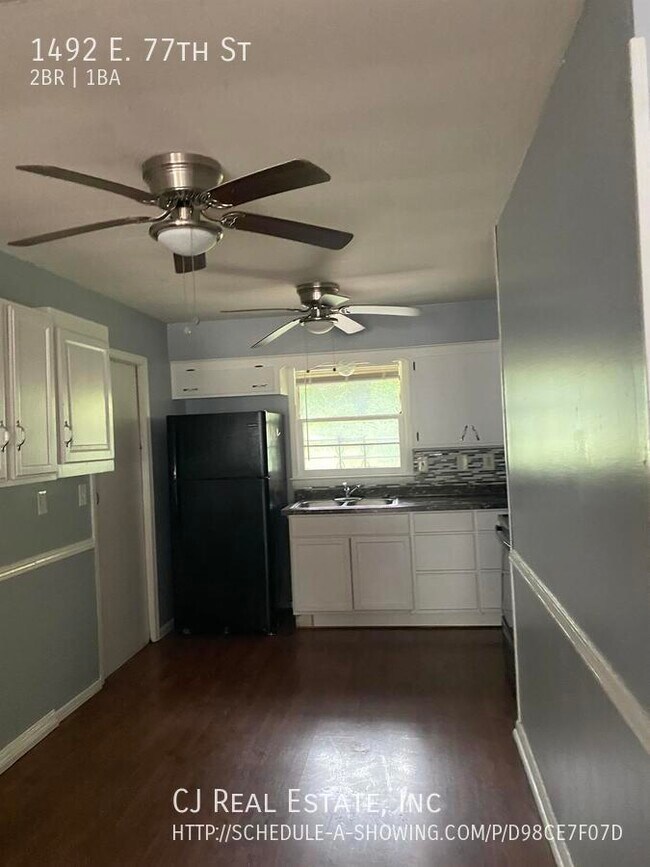 Foto del edificio - 1492 E 77th St