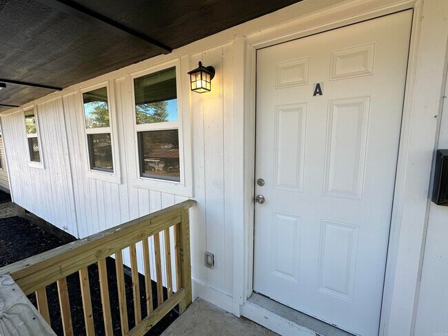 Building Photo - 9 Hiland Pl