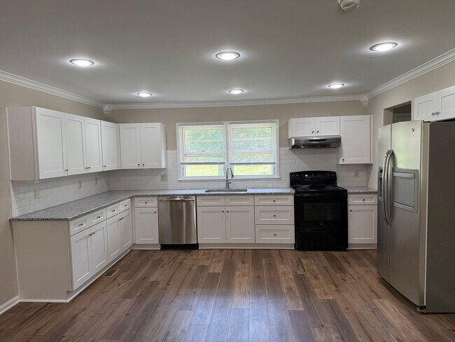 Foto del edificio - 6620 Lakeview Rd