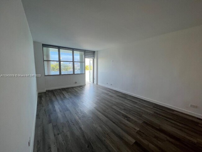 Foto del edificio - 7441 Wayne Ave