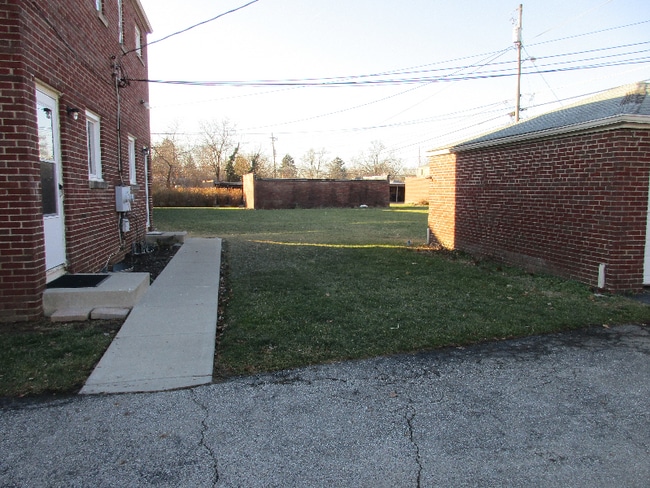 Building Photo - 1862 Kentwell Rd