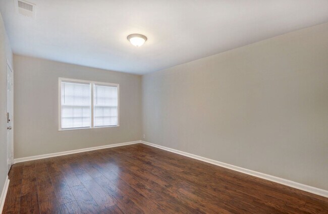 Foto del edificio - 1724 E 39th St