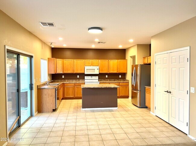 Building Photo - 2414 W Hunter Ct