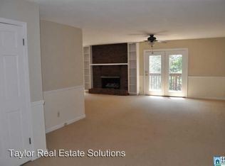 Building Photo - 404 Fairway Dr SW