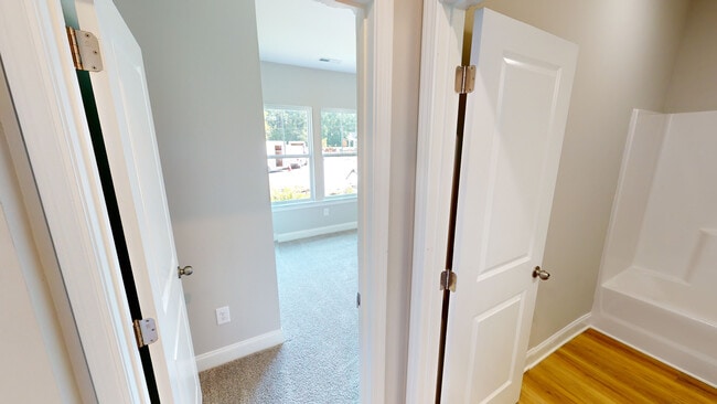 Building Photo - 1020 Moen Loop